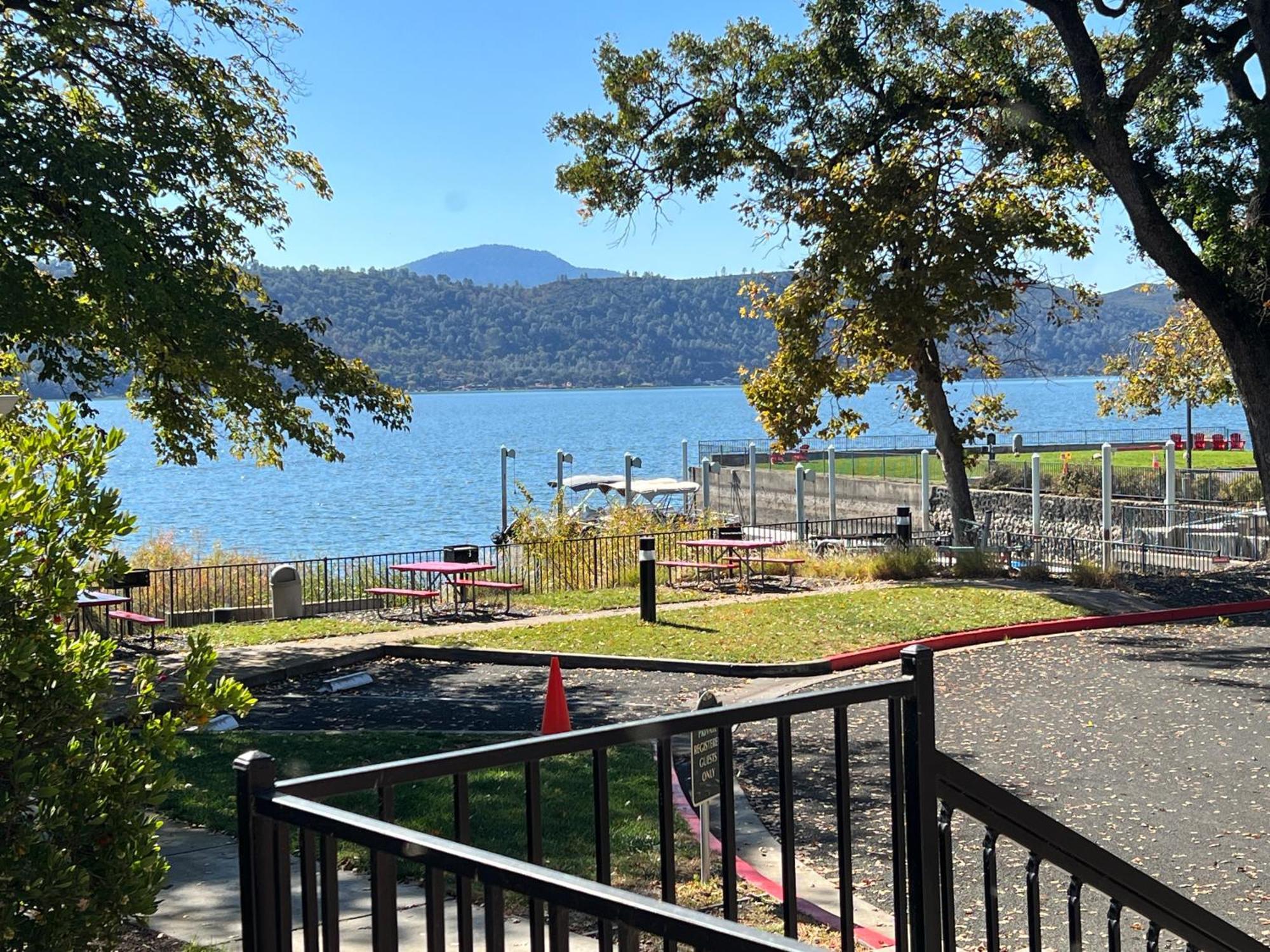 Clear Lake Cottages & Marina Клирлейк Экстерьер фото